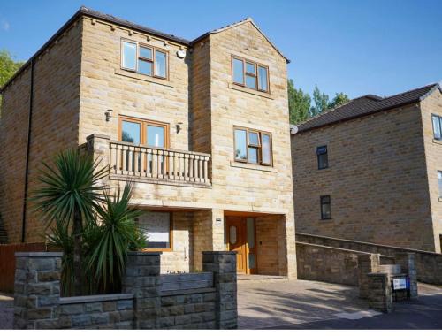 Dewsbury House | House of Kaima - 6 bed detached