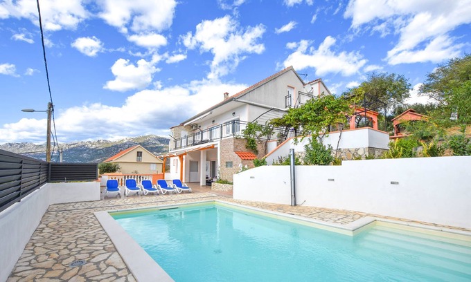 Rovanjska House | House Rovana (83181-K1) - Rovanjska