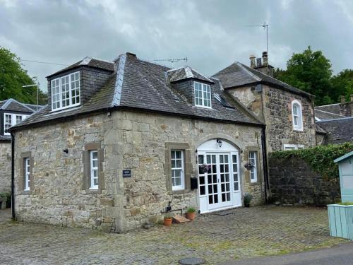 Kilmarnock House | House - Sleeps 4 Pet Friendly & Free Parking