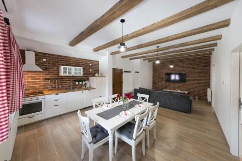 Otocac Apartment | House Smolčić