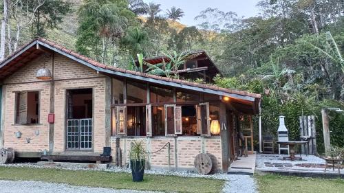 Lumiar House | House w/stream and private garden near the river
