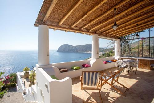 Canneto House | House with garden and sea view in Lipari