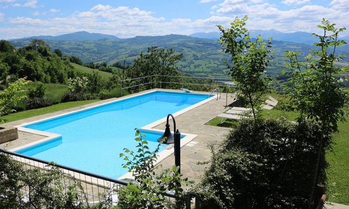 Carpineti Villa | HOUSE WITH LARGE GARDEN AND PRIVATE POOL