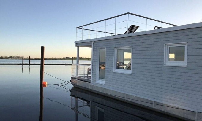 Grossenbrode Apartment | Houseboat Comfortable Vacation Home