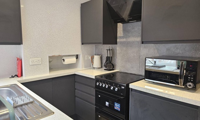 Leicester House | Housesleeps6-garden-freeparking-wifi-cityretreat