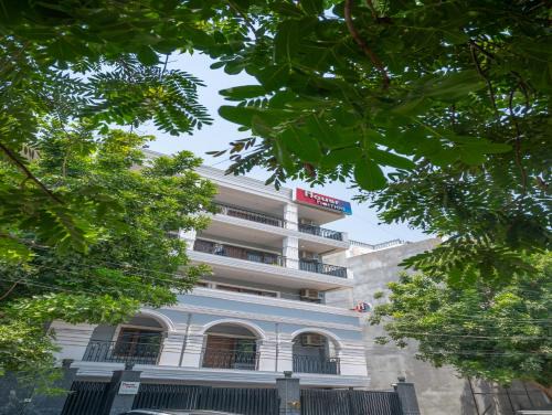 Gurugram Hotel | Housr Sector 28 Near to Phase 1 Metro Station