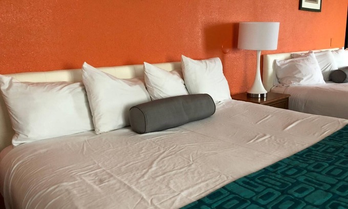 Southeast Salem Hotel | Howard Johnson by Wyndham Salem