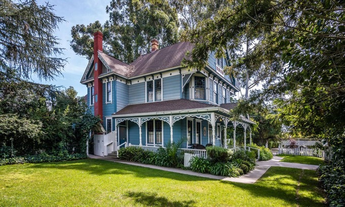 Nipomo Bed & Breakfast | Huge Gorgeous Victorian With Beautiful Gardens