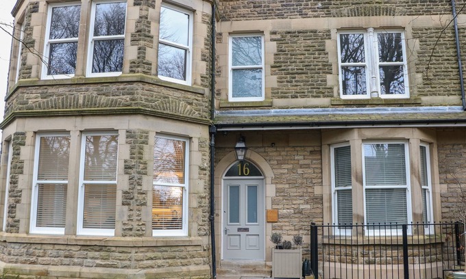 Buxton Cottage | Hunter's Lodge