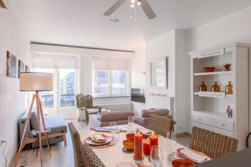 Knokke Apartment | Huswell - Beautiful and spacious studio with side seaview