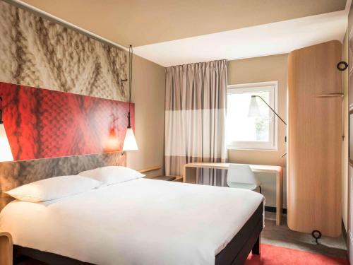 Quartier de la Boule - Champs-Pierreux Hotel | ibis Nanterre La Défense