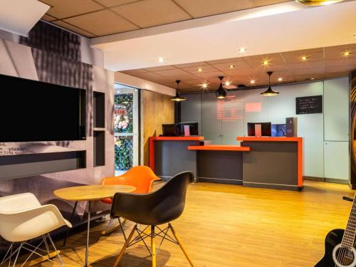 Saint-Vincent-de-Paul Hotel | ibis Paris Gare du Nord La Fayette