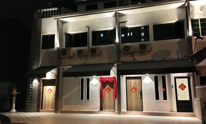 Downtown George Town House | iBook9 Deluxe Family Suite by iBook Homestay