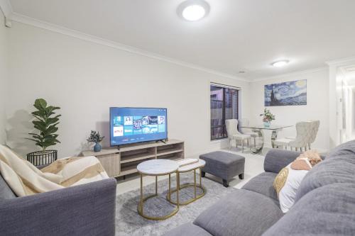 Point Cook House | Ideal 3br2ba House In Point Cookparkingbackyard
