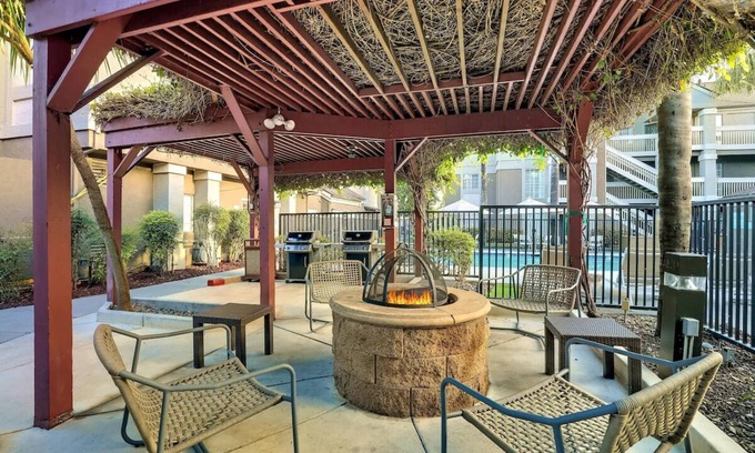 San Jose Hotel | Ideal Mix of Comfort and Value! 2 Relaxing Units, Full Kitchen, Free Breakfast!