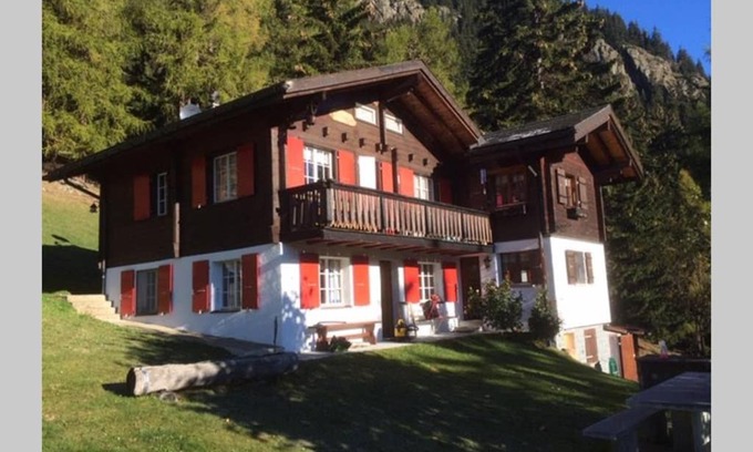 Bitsch Apartment | Idyllisches Chalet inmitten der Walliser Bergwelt