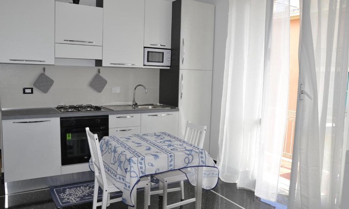 Quarto dei Mille Apartment | Il Nido di Quarto con park auto macchine PICCOLE segmento B