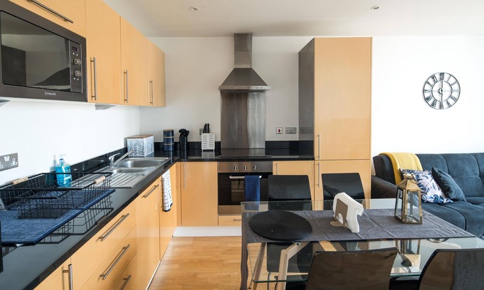 Isle of Dogs Apartment | Immaculate 1-bed 1-bath Apartment in London Area