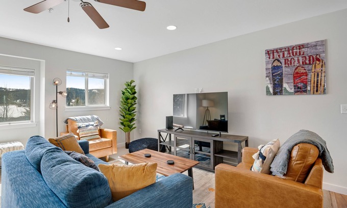 Big Sky Meadow Village Condo | Immaculate Condo Near Meadow Village | New Carpet, Mountain Views & Dog-Friendly