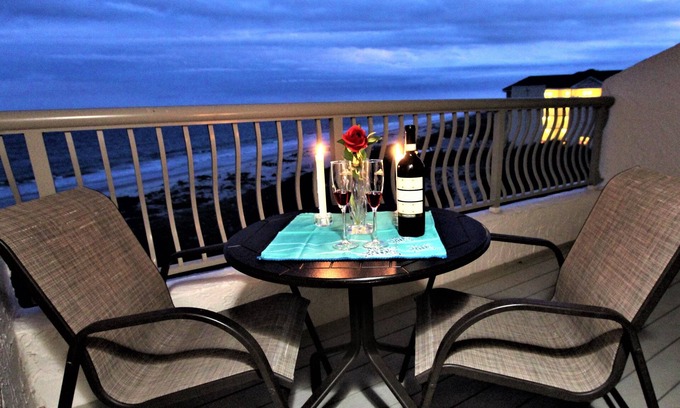 Fernandina Beach Condo | Immaculate OCEANFRONT condo steps away from the beach!