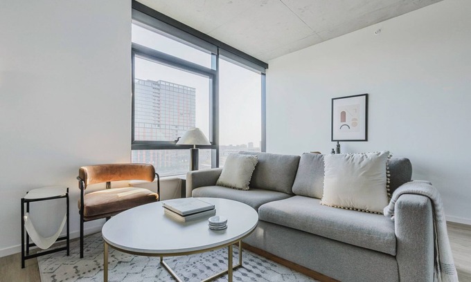 West Loop Apartment | Impeccable W Loop 1BR w/Gym, Pool, Rooftop, Spa & W/D, by Blueground