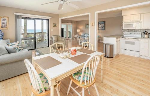 Duck House | In Duck with Community Pool & Beach Access