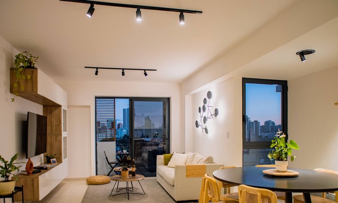 Viejo Arroyo Hondo Apartment | In the center of the city, in front of a shopping center and close to the metro.