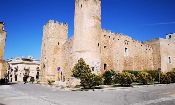 Alcamo Historic Center Apartment | In the middle between Piazza della Repubblica and Piazza Ciullo - Apartment with shower