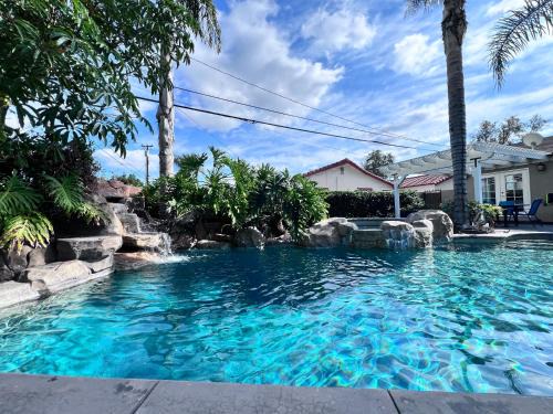 Hermosa Village House | Incredible 5 Bedroom, 4 Bath, Rock Pool & Jacuzzi Home, 1/2 Mile Walk To Disney