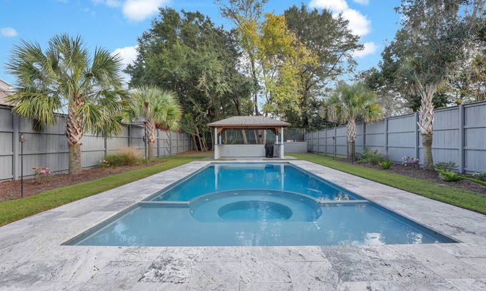 Thunderbolt House | Incredible Coastal Getaway w/Private Pool Near Sav + Beach by Lucky Savannah
