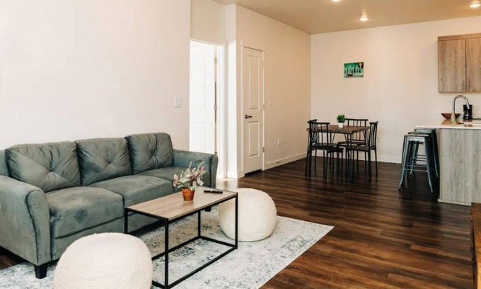 Logan Apartment | Incredible, Modern Apartment in Logan - All Yours
