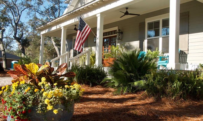 Saint Simons Island House | Incredible Vacation Home Near Village with POOL