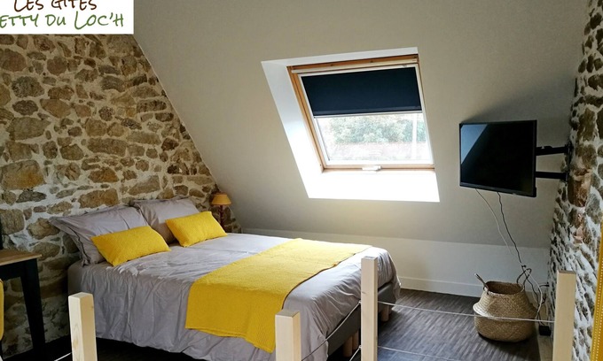 Pluneret House | Independent stone duplex near Auray between orchards and marshes