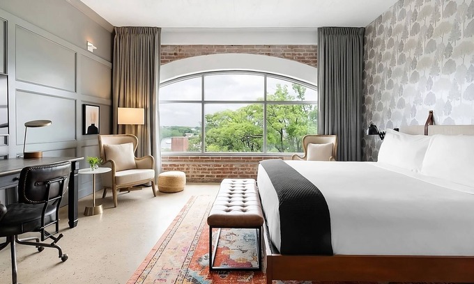 South Main Historic District Hotel | Indulge in Opulent Comfort! Pets Allowed, Minutes to Memphis Music Hall of Fame