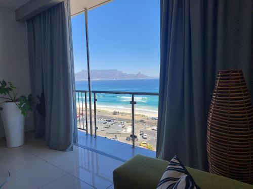 Bloubergstrand Apartment | Infinity Beachfront 607 - Self Catering Unit