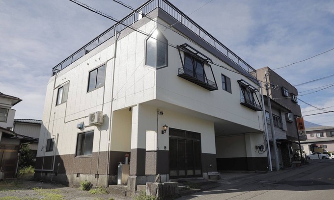 Fujiyoshida House | Infusing Japanese art into the accommodation Spectacular rooftop views Samurai Hotel Mount Fuji/Fujiyoshida Yamanashi