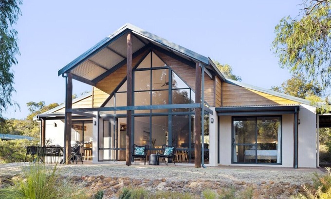 Yallingup House | Inji Homestead - 5-acre holiday home near beaches