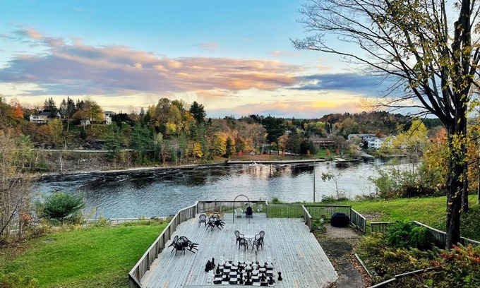 Bracebridge Hotel | Inn at the Falls