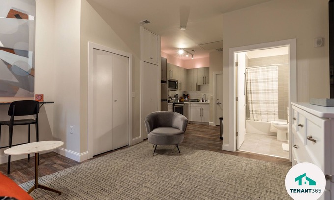 Downtown Baltimore Apartment | Inner Harbor's Best Luxury Furnished Apartments Apts by Redawning