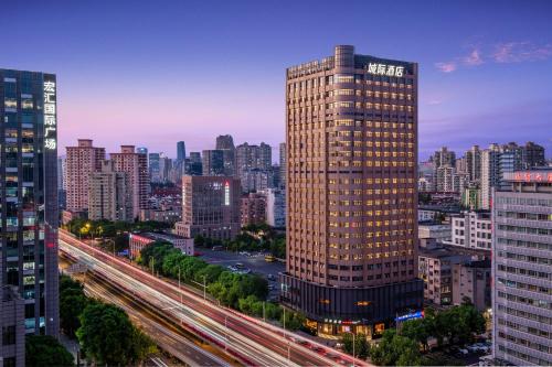 Xuhui Apartment | Intercity Hotel Shanghai City Center - Free Mini Bar