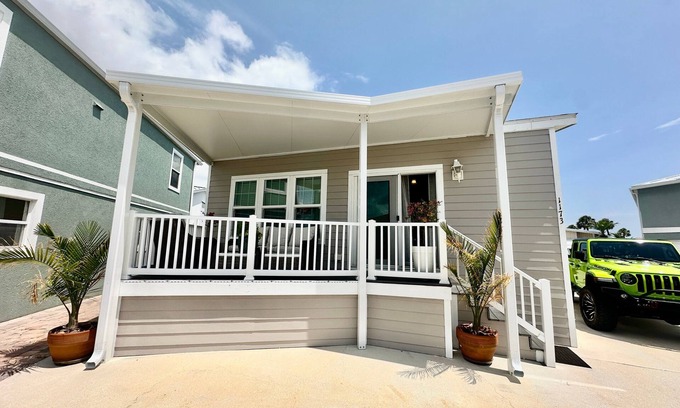Nettles Island House | Intracoastal Breezes. charming 2-bed 2ba with Beach access on Nettles Island resort