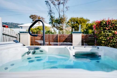Dromana House | Invigorating Dromana Seaside Retreat w private spa
