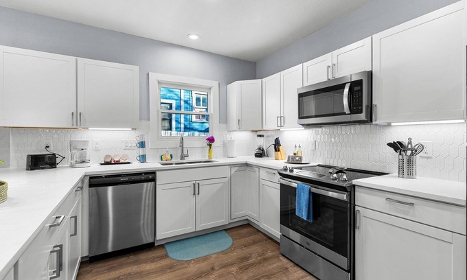 Near East Side Cottage | Inviting 4br/2.5ba Downtown Home With Ample Space!