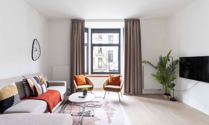 South Antwerp Apartment | Inviting and bright 7-Person Apartment in Antwerp