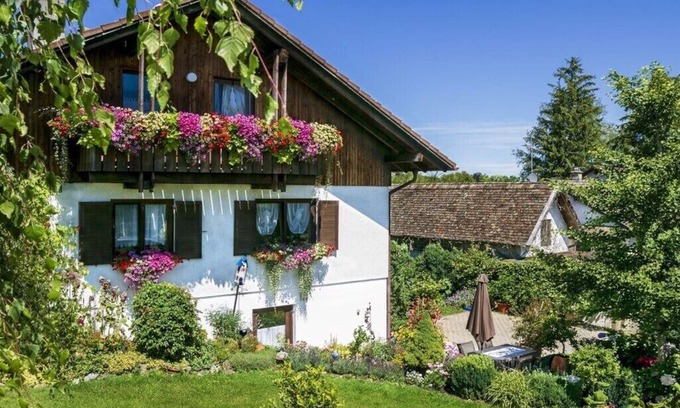 Erling House | Irene Dorn Comfortable holiday residence