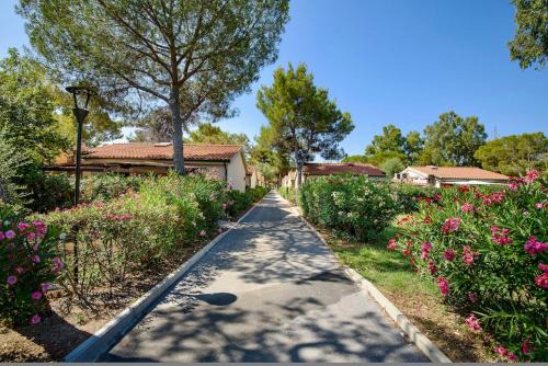Piombino Apartment | ISA-Appartament plus 4 beds, air conditioning and private outdoor area in Village with 6 swimming-pools