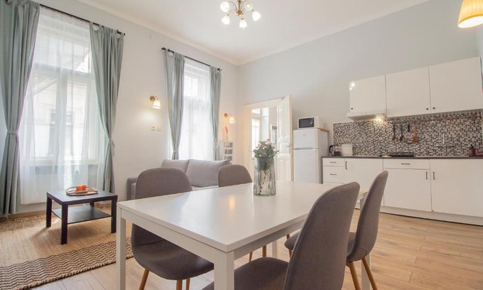 Terezvaros Apartment | Isabella Suite with AC