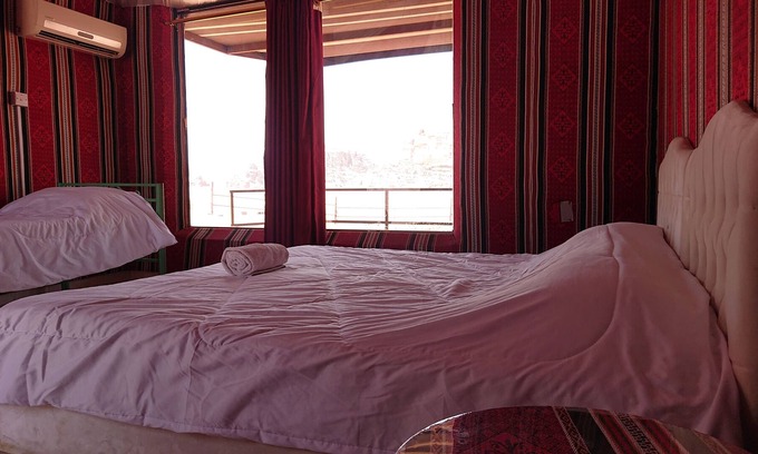 Ma'an Governorate Hotel | island camp