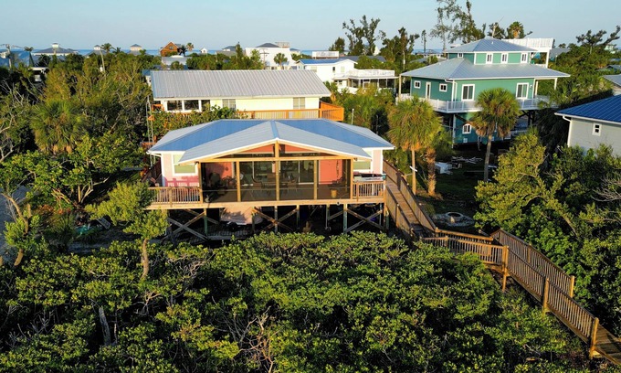 Placida House | Island Life Little Gasparilla Home Waterfront on the Bay w/Private Dock