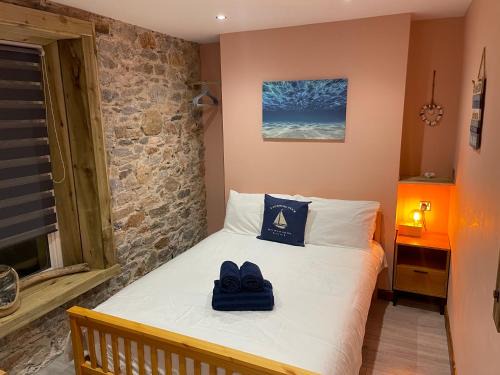 Plymouth House | ISLAND LODGE Since 1835 Barbican, Free Limited Parking, Perfect for Ferry terminal